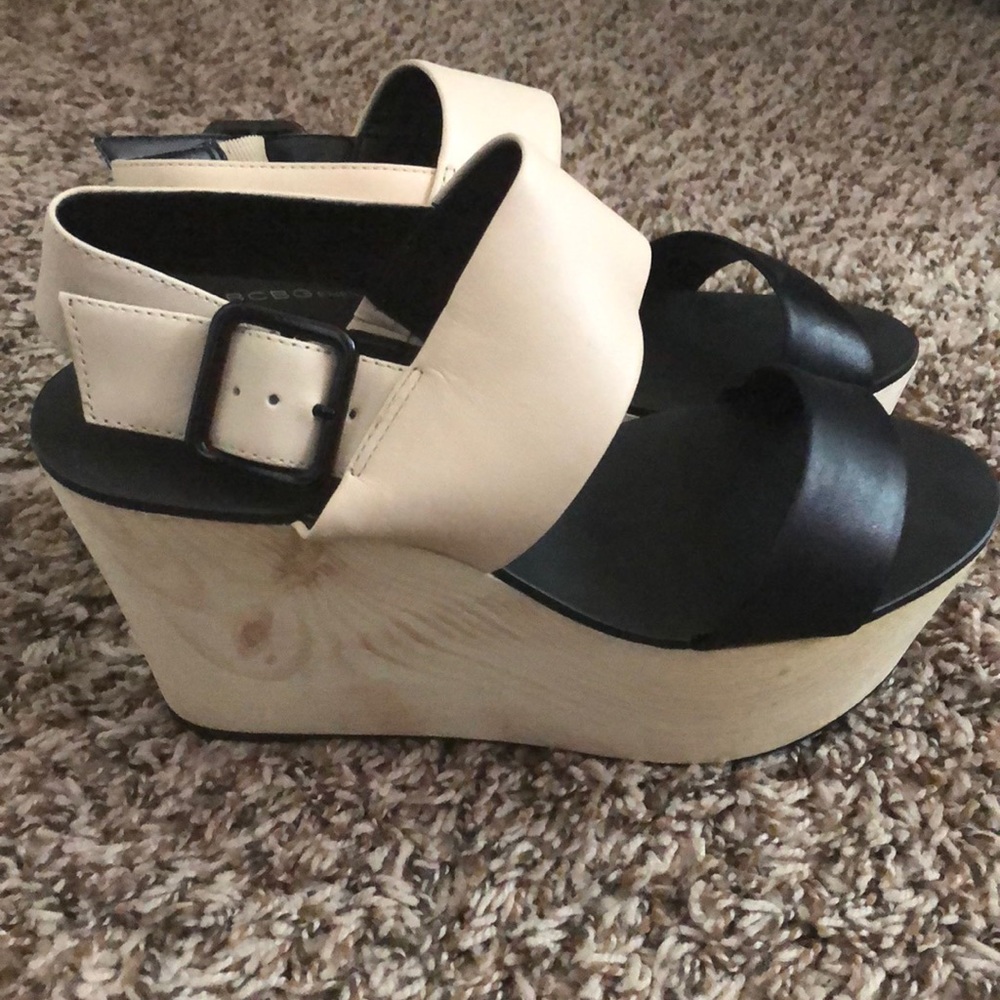 Womens BCBGeneration platform